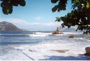 Pedra do ndio - Ressaca na Praia de Icara